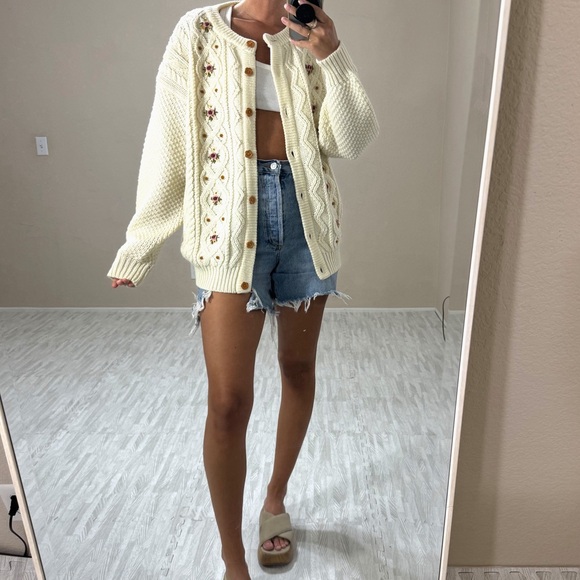 Woodward’s Vintage Oversized Wooden Button Cardigan - Picture 7 of 11